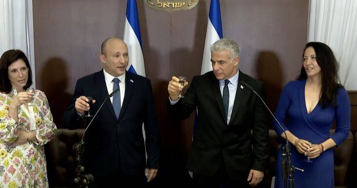 «Мазаль тов!» Поздравьте нового премьера Израиля. Яир Лапид принес присягу и станет и/о премьер-министра в полночь