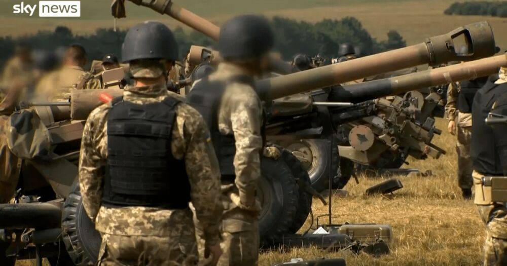 SkyNews показали обучение украинских бойцов на гаубицах L119 и РСЗО M270 в Британии (видео)