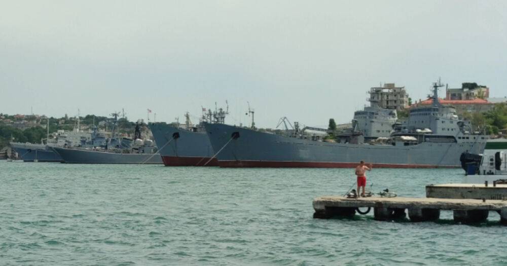Россия вывела в Черное море пять больших десантных кораблей