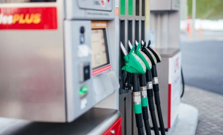 Цены на бензин в Прибалтике превысили 2 евро за литр