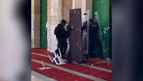 Беспорядки в Шавуот: полиция заперла арабских хулиганов в мечети на Храмовой горе