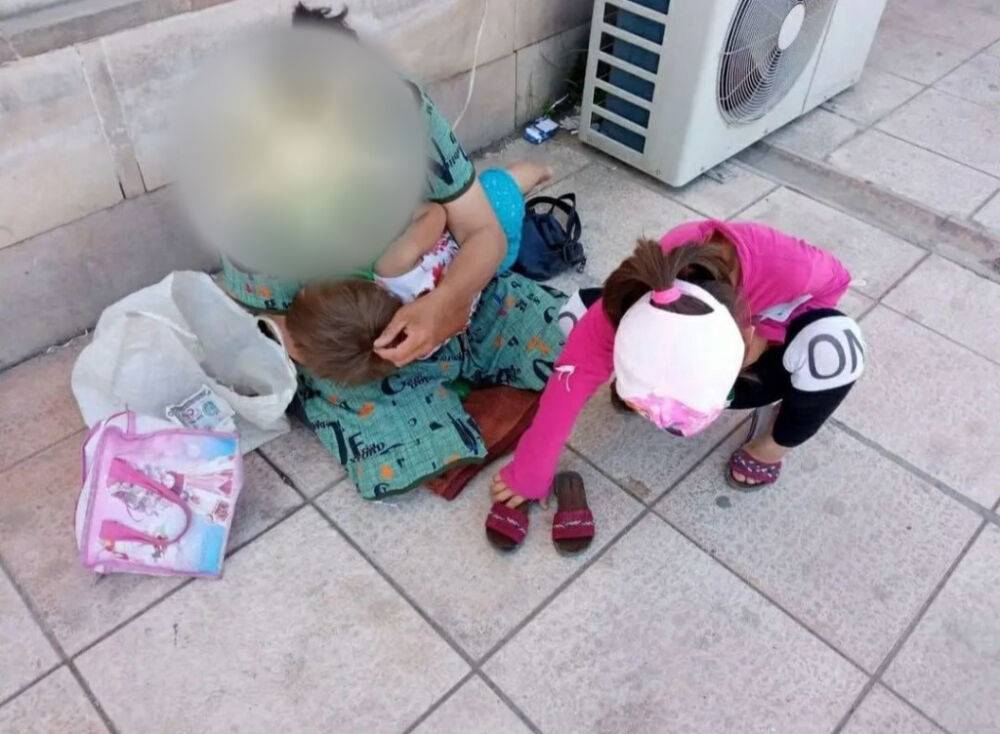 В Ташкенте женщина с двумя малолетними дочерями была вынуждена побираться на рынках и жить в пекарне. Ее бросил сожитель