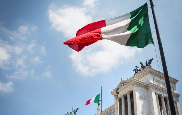 Украинцам разрешили обменивать наличную гривну на евро в банках Италии