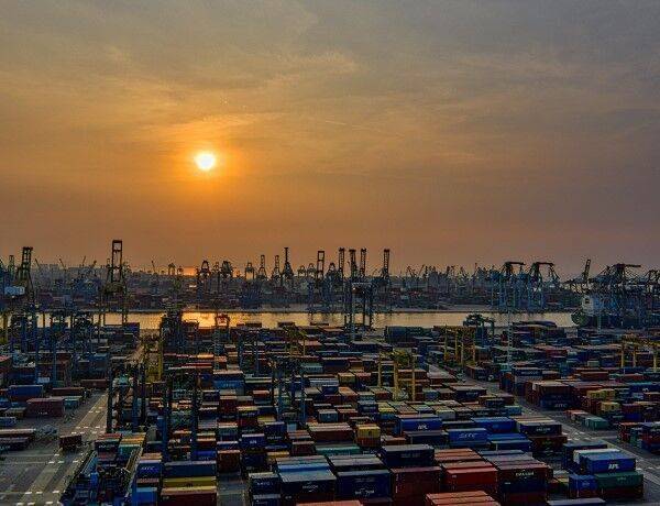 Данные опроса экономистов сигнализируют о восстановлении китайского экспорта и импорта в мае