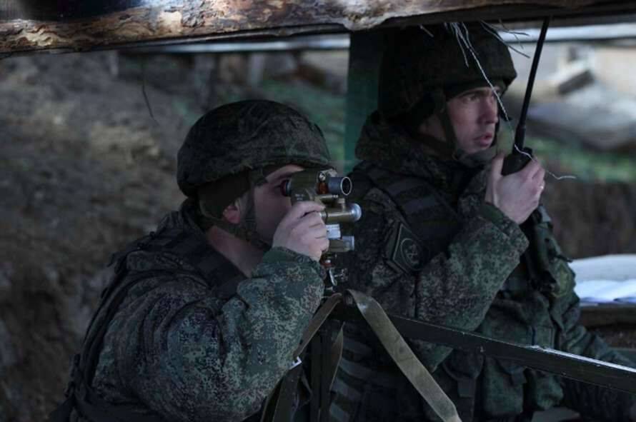 Российские оккупанты снова стягивают БТГ к северным границам Украины