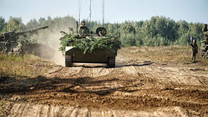 Белоруссия готовится перевести армию на военное время