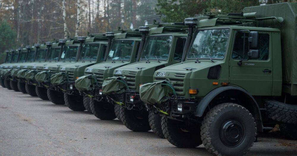 В Украину прибыла партия военной помощи из Литвы: десятки броневиков и грузовиков