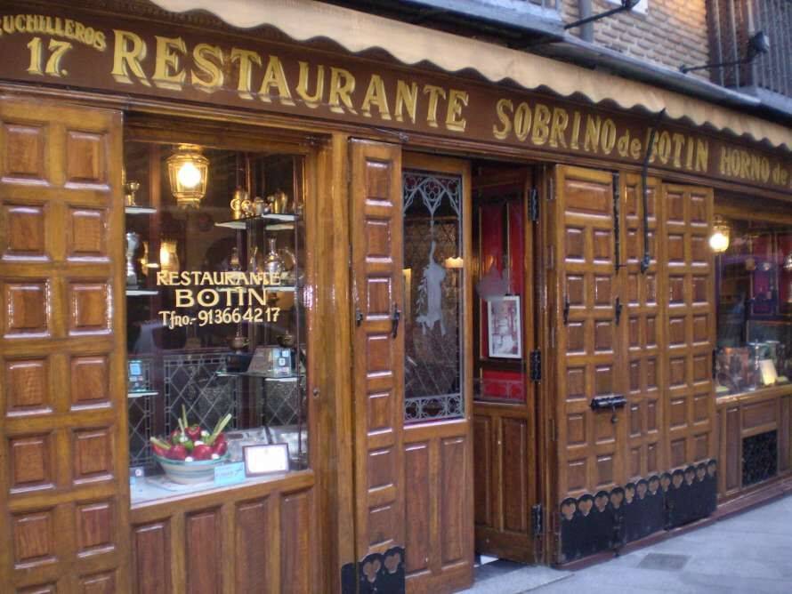 Испанские рестораны обязали выдавать посетителям «собачьи сумки»