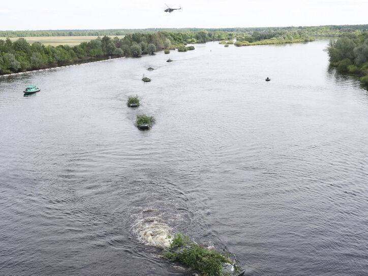 Военные Беларуси форсировали реку вдоль границы с Украиной в условиях воздействия "диверсионных сил" противника