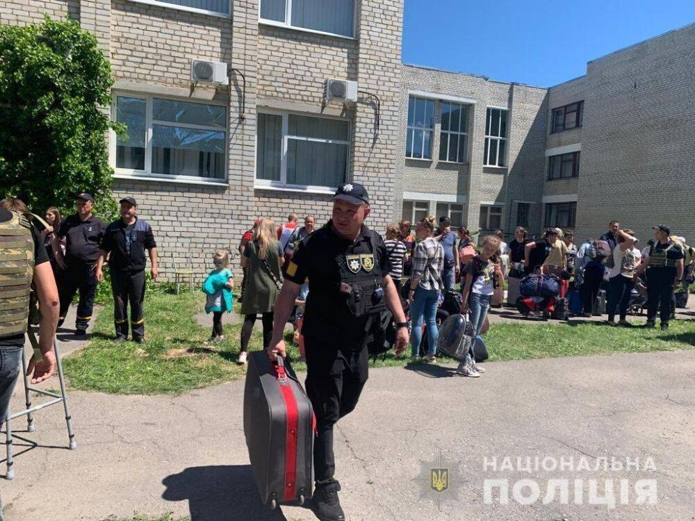 Более 1300 людей были эвакуированы с оккупированных территорий Харьковщины (фото)