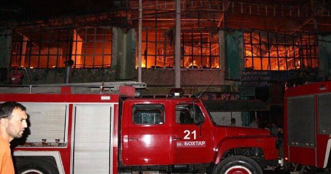 Ущерб от пожара на рынке «Фаровон» в Бохтаре оценен примерно в 4 млн сомони