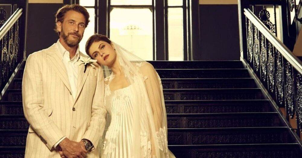 Александра Даддарио, звезда "Почему женщины убивают", сыграла романтичную свадьбу в ретро-стиле
