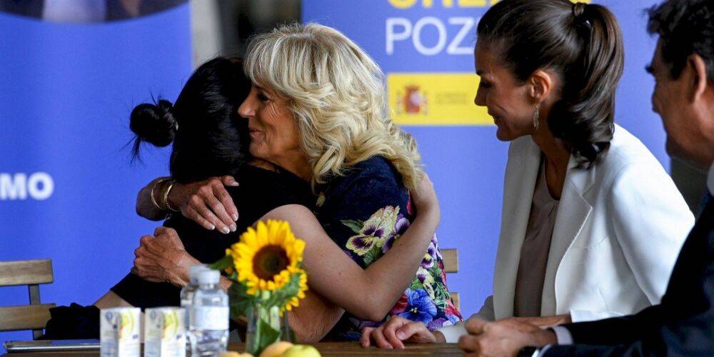 «Для наших сердец нет границ». Джилл Байден тронула рассказом о встрече с украинками в Испании