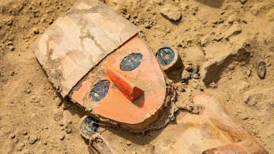 Археологи обнаружили в Перу загадочную деревянную скульптуру (Фото)