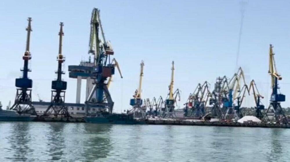 Россияне готовят порт в Мариуполе для отгрузки и вывоза награбленного – мэрия