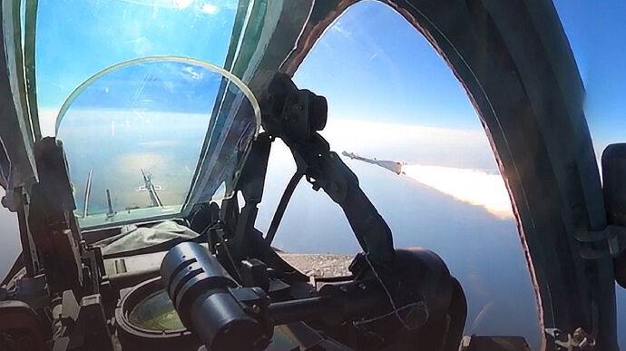 Воздушные силы показали передний край обороны на востоке Украины
