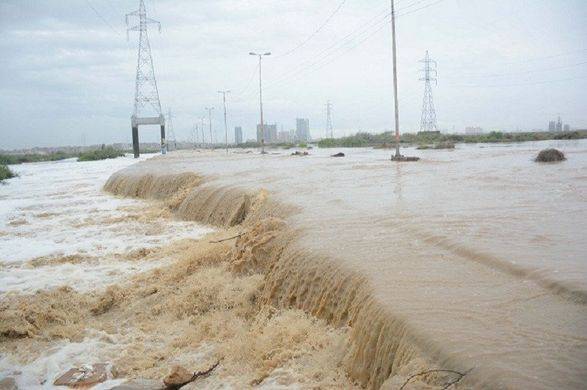 Наводнение в Пакистане: десятки людей смыло паводковой водой, сотни потеряли дома