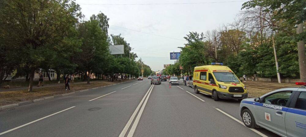 Два автомобиля столкнулись на проспекте Чайковского в Твери