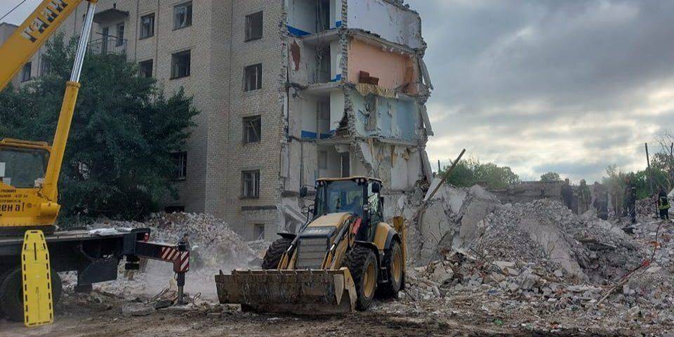 Удар российских оккупантов: из-под завалов в городе Часов Яр достали тела уже 34 погибших