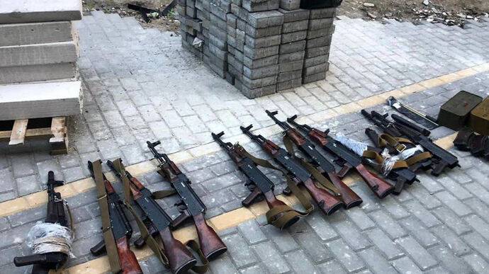 В Киеве разоблачили торговцев оружием: изъяли 15 автоматов