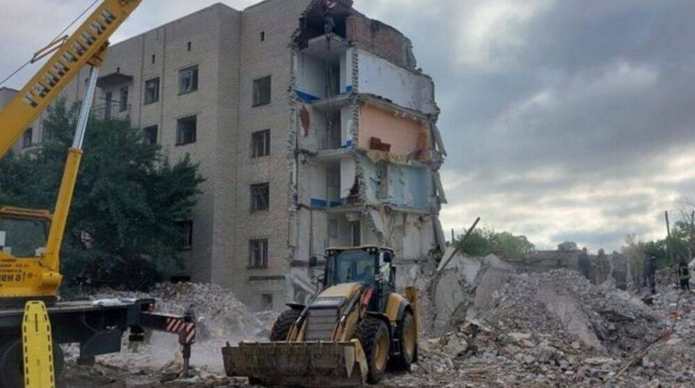 Из-под завалов жилого дома в Часовом Яру уже достали 38 тел – ГСЧС