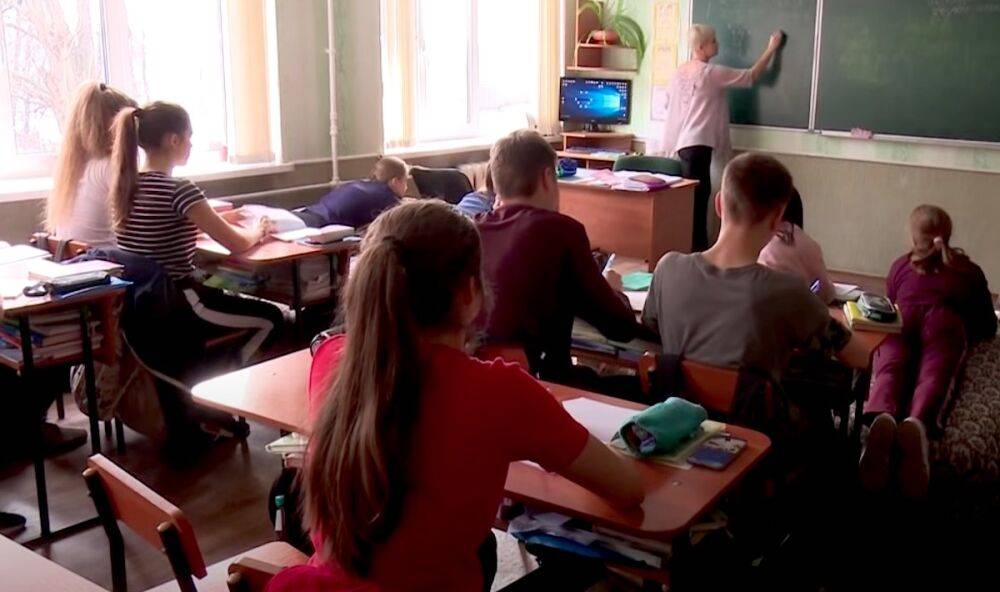 Запрет очного обучения в школах: Зеленский принял решение