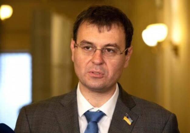 Гетманцев обещает решить проблему двойного налогообложения доходов беженцев из Украины
