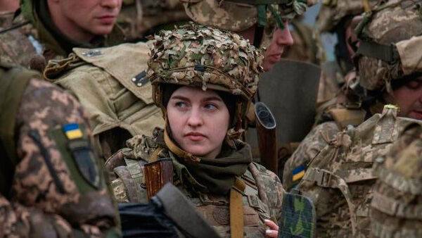 Женщин в Украине обяжут стать на воинский учет: сроки и правила