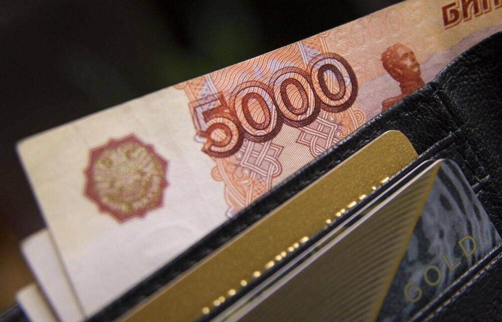 Жителя Твери будут судить за сбыт поддельных 5-тысячных банкнот