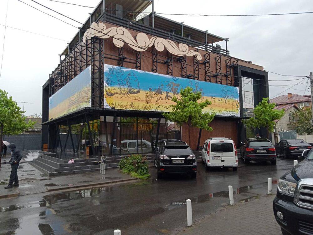 В Одессе вокруг огромного флага Украины назревает скандал: "службы города выполняют заказ врага"