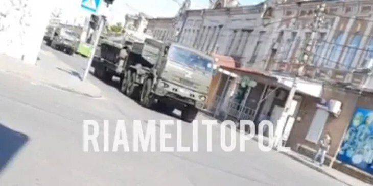 Оккупанты спешно вывозят военную технику из Мелитополя