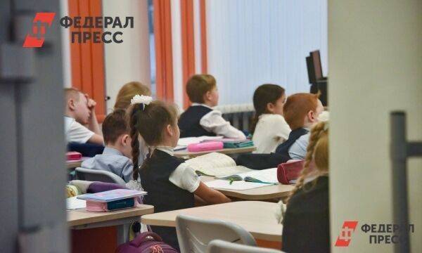 Школьники Донбасса получат по 10 тысяч рублей на подготовку к учебному году