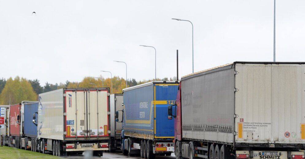 На латвийской-российской границе застряли около 800 грузовых машин