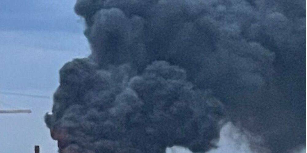 Россия ударила по Одессе. Ракета попала в гражданский склад, на месте борются с масштабным пожаром