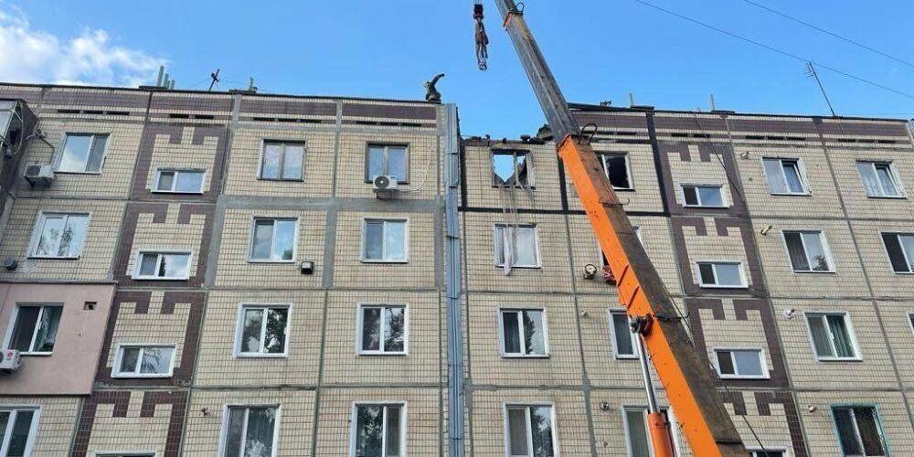 РФ ударила из Градов по жилым кварталам Никополя, повреждены 12 домов, под завалами находятся люди — глава Днепропетровской ОВА