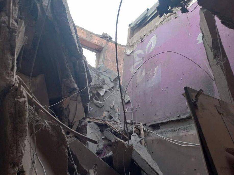 Оккупанты обстреляли из "Градов" жилые кварталы Никополя, спасатели ищут людей под завалами