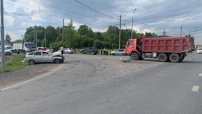 Водитель ВАЗа погиб в ДТП под Новосибирском