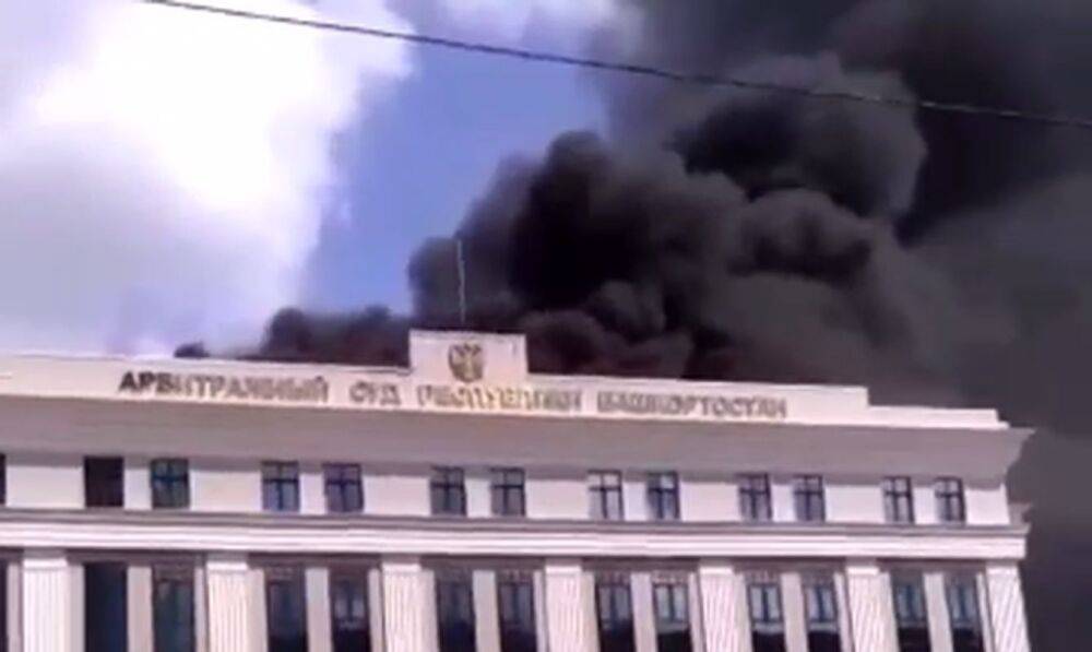 Черный дым до самого неба: россию трясет из-за очередного масштабного пожара – кадры