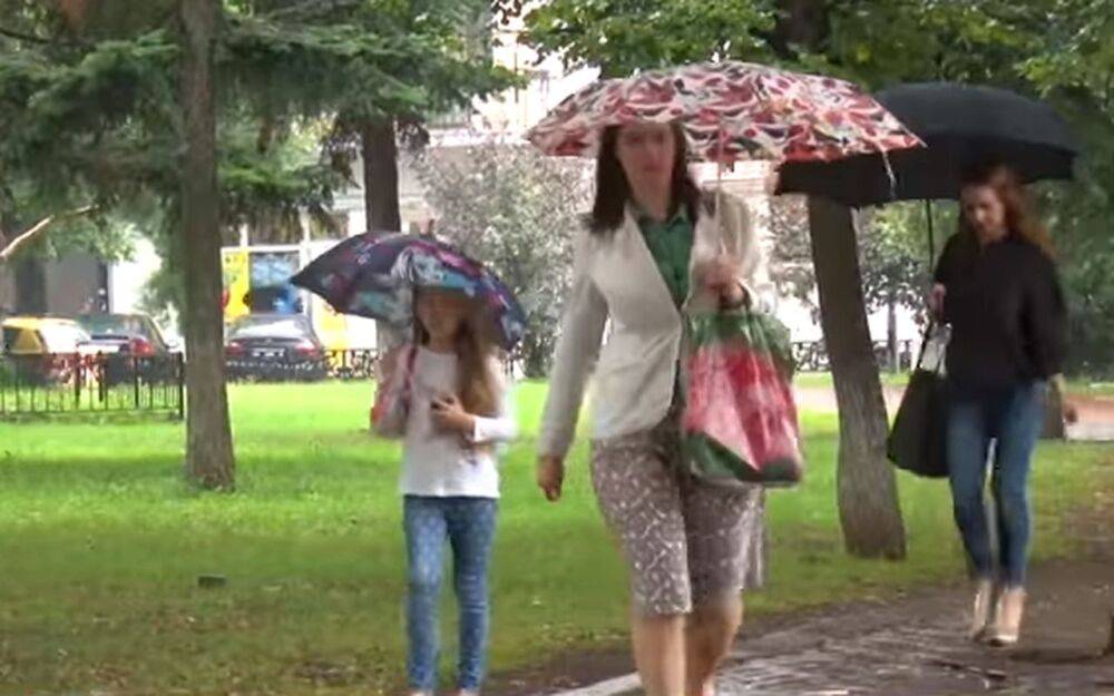 Дожди с грозами и не думают отступать: синоптики предупредили о малоприятной погоде в понедельник, 18 июля