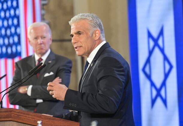 Яир Лапид: Израиль ответит "быстро и решительно" на любые атаки