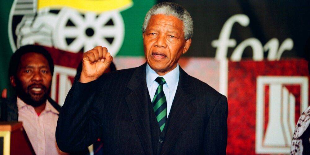 27 лет в тюрьме и всемирное признание. История жизни легендарного борца с апартеидом Нельсона Манделы