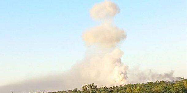 В Новой Каховке прогремели взрывы: горят и детонируют боеприпасы оккупантов — видео