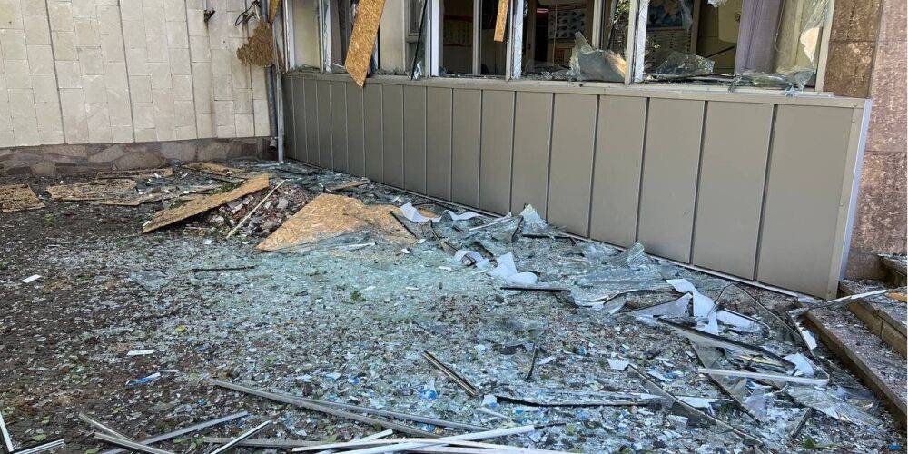 Уничтожены офисы и автосалон. Мэр Николаева показал последствия ночного массированного обстрела города — фото