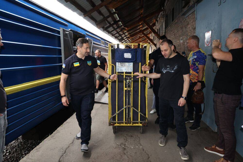 «Укрпочта» и «Укрзализныця» доставили уже 2 миллиона посылок по железной почте