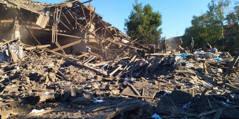Россия нанесла удар по Торецку: разрушено двухэтажное здание, погибли шесть человек