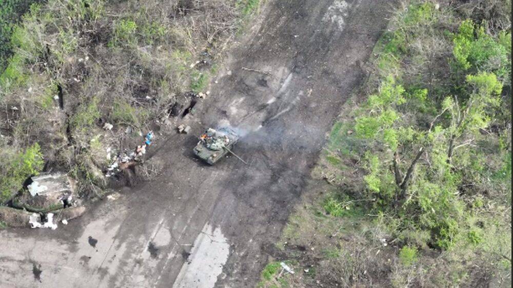 "Згорів від сорому": Українські війська знищили російський Т-80 у Харківській області