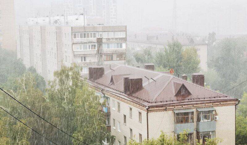 В среду на Тюмень вновь обрушатся дождь с грозой. Они будут сопровождаться туманом