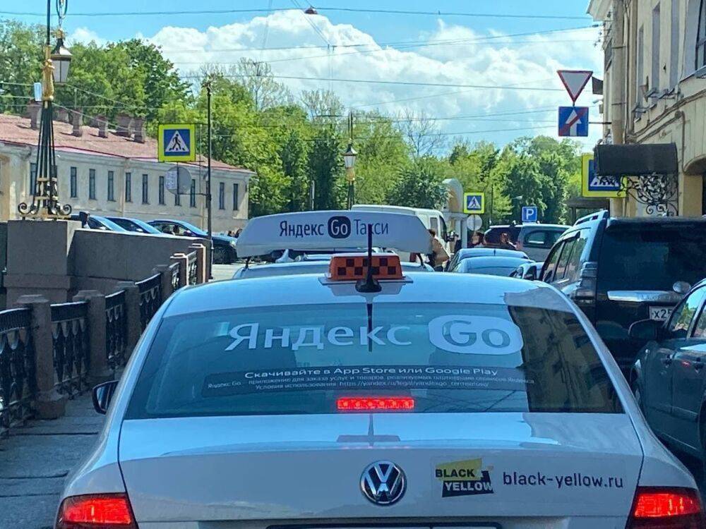 В Новочеркасске устроили забастовку водители сервиса «Яндекс.Go»