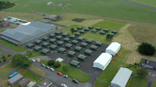 Ирландия вынуждена селить беженцев из Украины в армейских палатках на военной базе