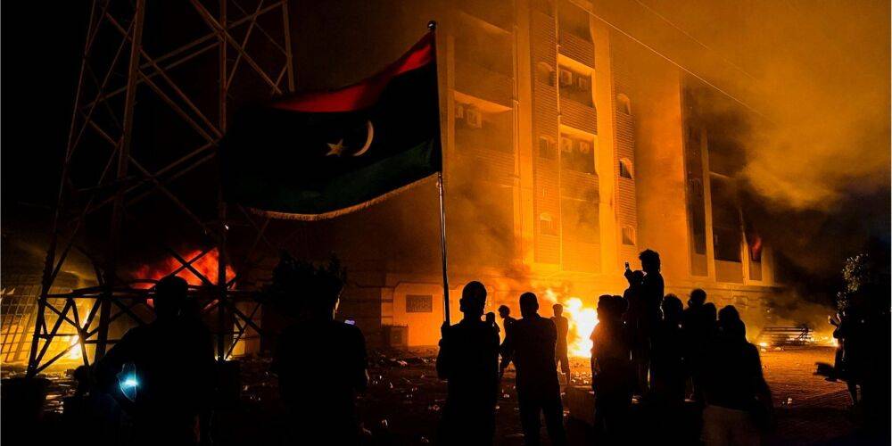 В Ливии вспыхнули массовые протесты: демонстранты подожгли здание парламента и требовали перевыборов — фото, видео